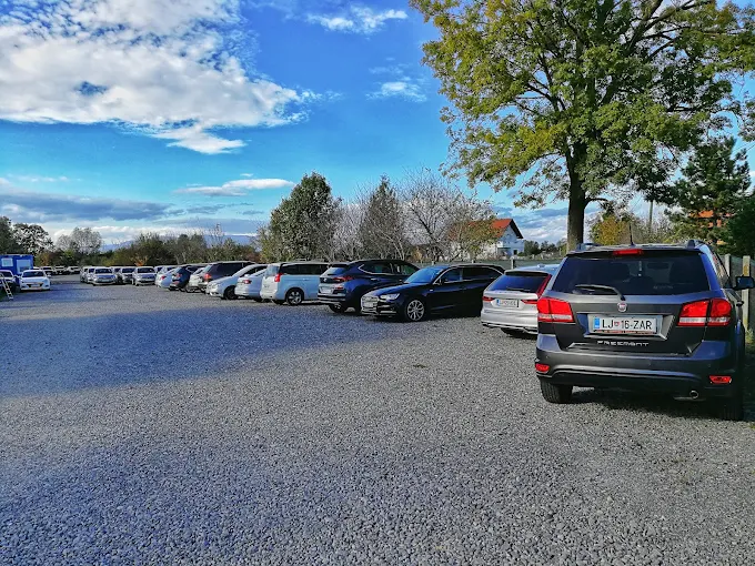 ParkBuddy parking – široki pogled na parkiralište